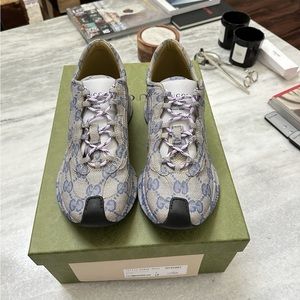 Gucci Run Sneaker all over print canvas monogram 9g
Size: Men's US 9 / EU 42